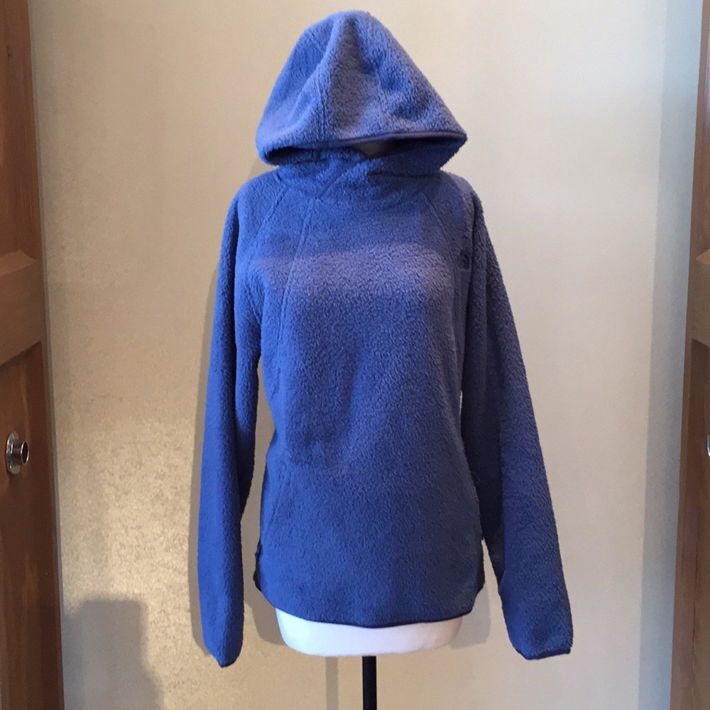 North face pullover with front pocket. Large